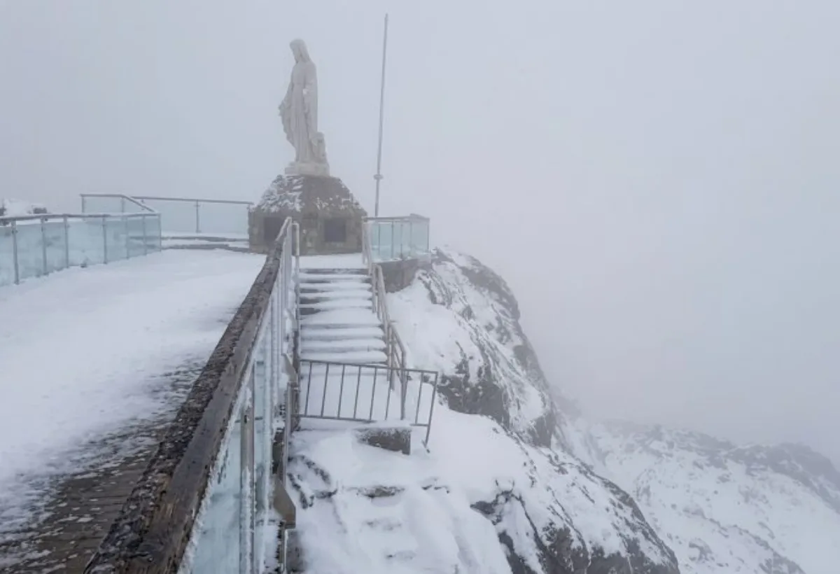 Nueva nevada tiñó de blanco la estación Pico Espejo del teleférico Mukumbarí