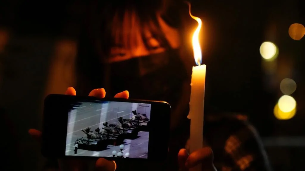 Hong Kong condena ativistas que organizavam vigílias em memória das vítimas do massacre de Tiananmen