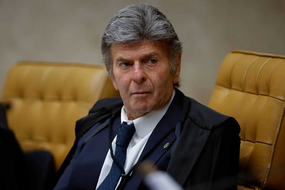 Fux e Mendonça recebem da PF íntegra dos dados de celular de Vorcaro