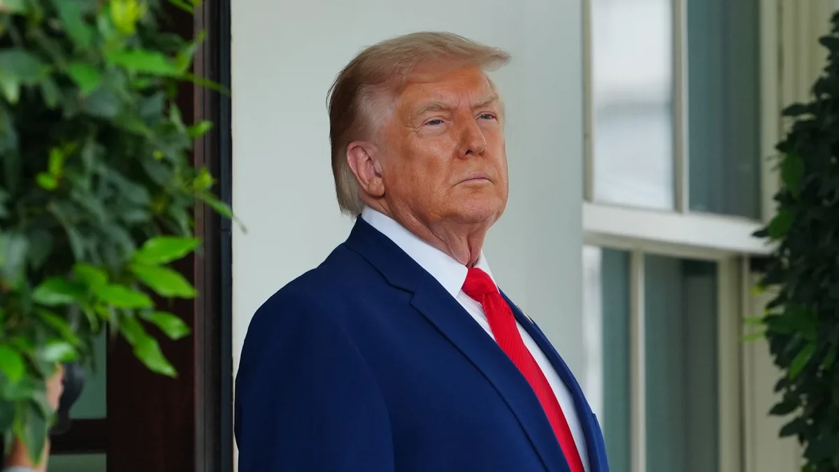 Trump planeia nova taxa de 85,7 mil euros para vistos de trabalhadores qualificados
