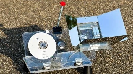 Hybrides Energiesystem kühlt und erzeugt Strom sowie Warmwasser