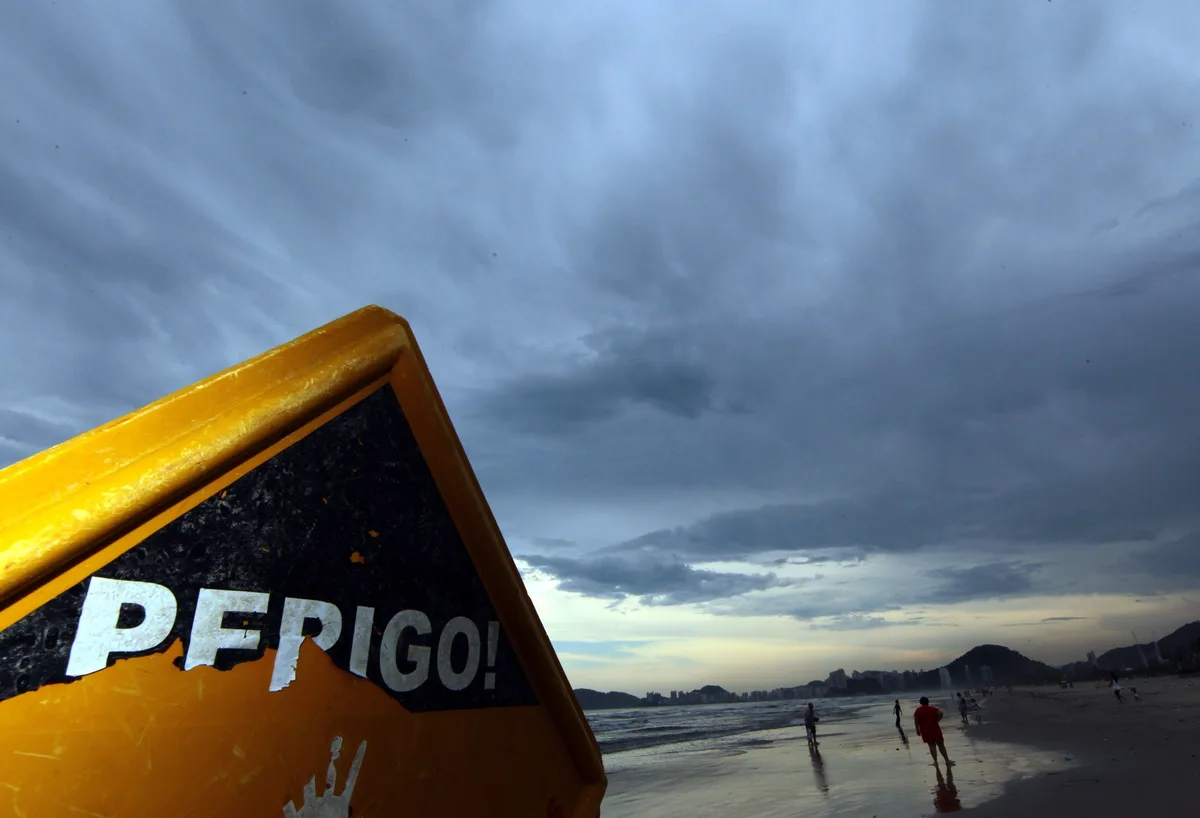 Temporais e rajadas acima de 75 km/h colocam Baixada Santista e Vale do Ribeira em alerta