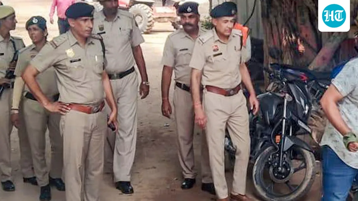 5 dead, 20 injured in bus-bulker crash in MP; PM Modi offers condolences