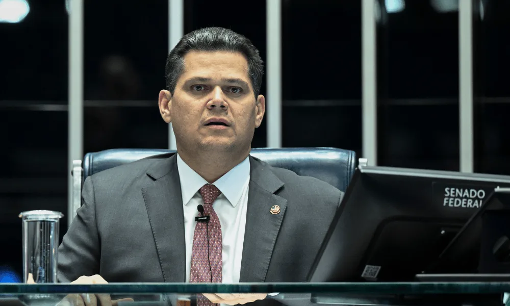 Embate entre Alcolumbre e Marinho antecipa disputa pelo Senado