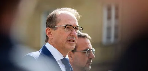 Alexander Dobrindt: Innenminister will deutlich mehr Syrern den Schutzstatus aberkennen