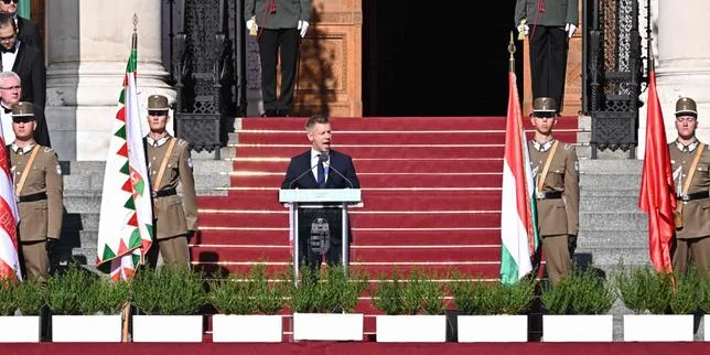 En Hongrie, la télévision publique reprend ses journaux d’information après 44 jours d’une interruption décidée par Péter Magyar, successeur de Viktor Orban