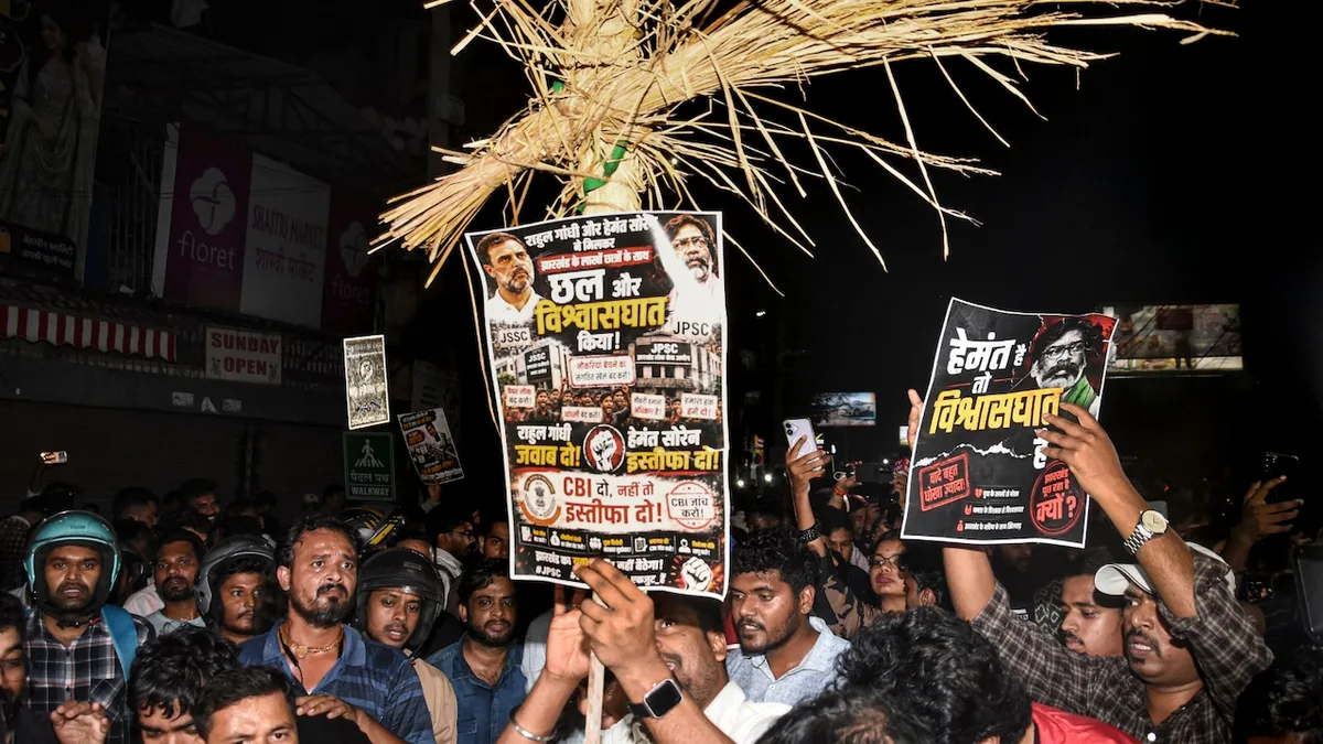 Clashes Erupt As Jharkhand Protesters Attempt To Burn Hemant Soren's Effigy