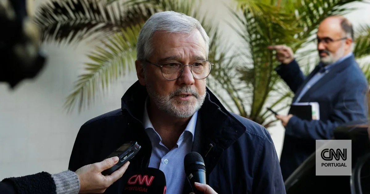 UGT quer salário mínimo a partir "de 1.000 euros" em 2027 e CGTP pede "choque salarial"