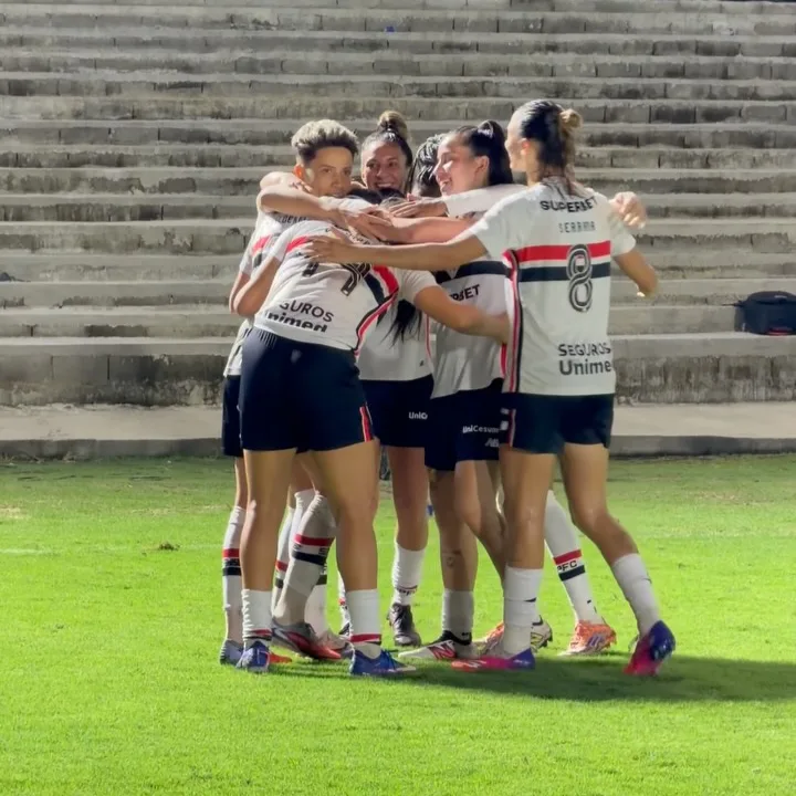 São Paulo faz 3 gols no 2º tempo e vence Flamengo pela semifinal feminina