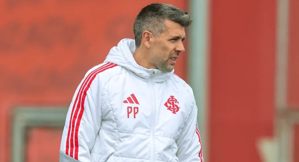 Inter muda de treinador na reta final do Brasileirão e anuncia saída de Pezzolano