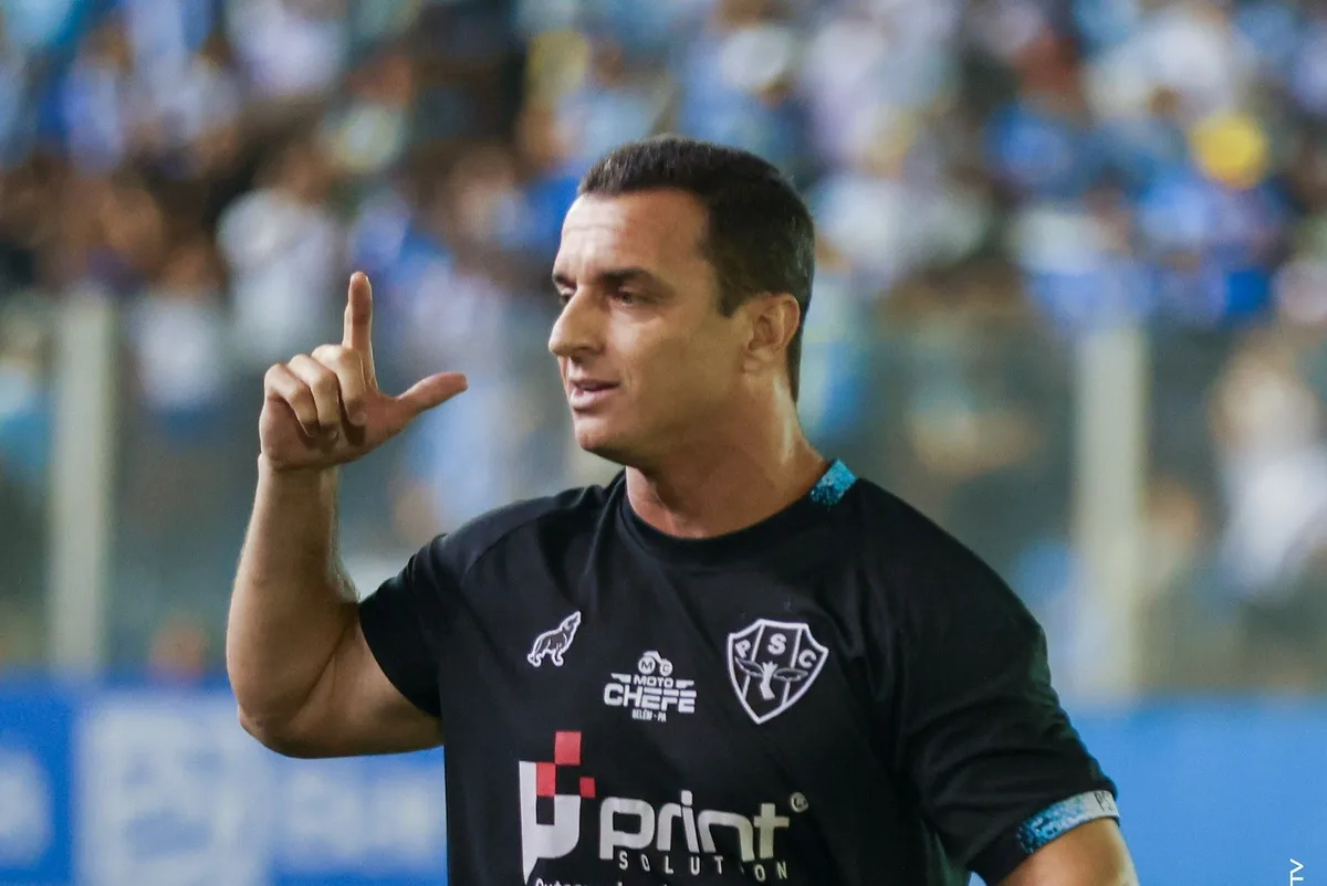 Vídeo com alerta de técnico Júnior Rocha aos jogadores do Paysandu viraliza; veja