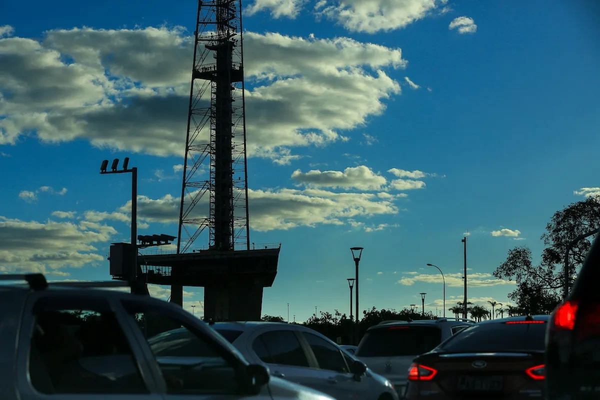 DER publica lista de motoristas com CNH suspensa por alta velocidade