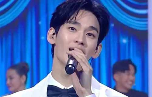 김수현, 1년 5개월 만에 공식 석상…인니 생방송 출연
