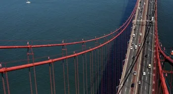 Condutores protestam contra aumento do preço dos combustíveis na travessia da Ponte 25 de Abril