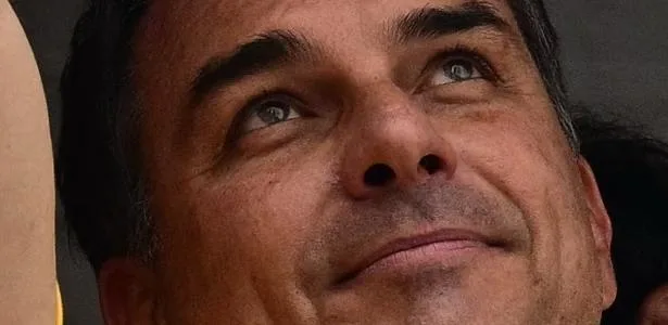 Mali: 'Flávio Bolsonaro aposta em discurso anti-STF que une a direita'