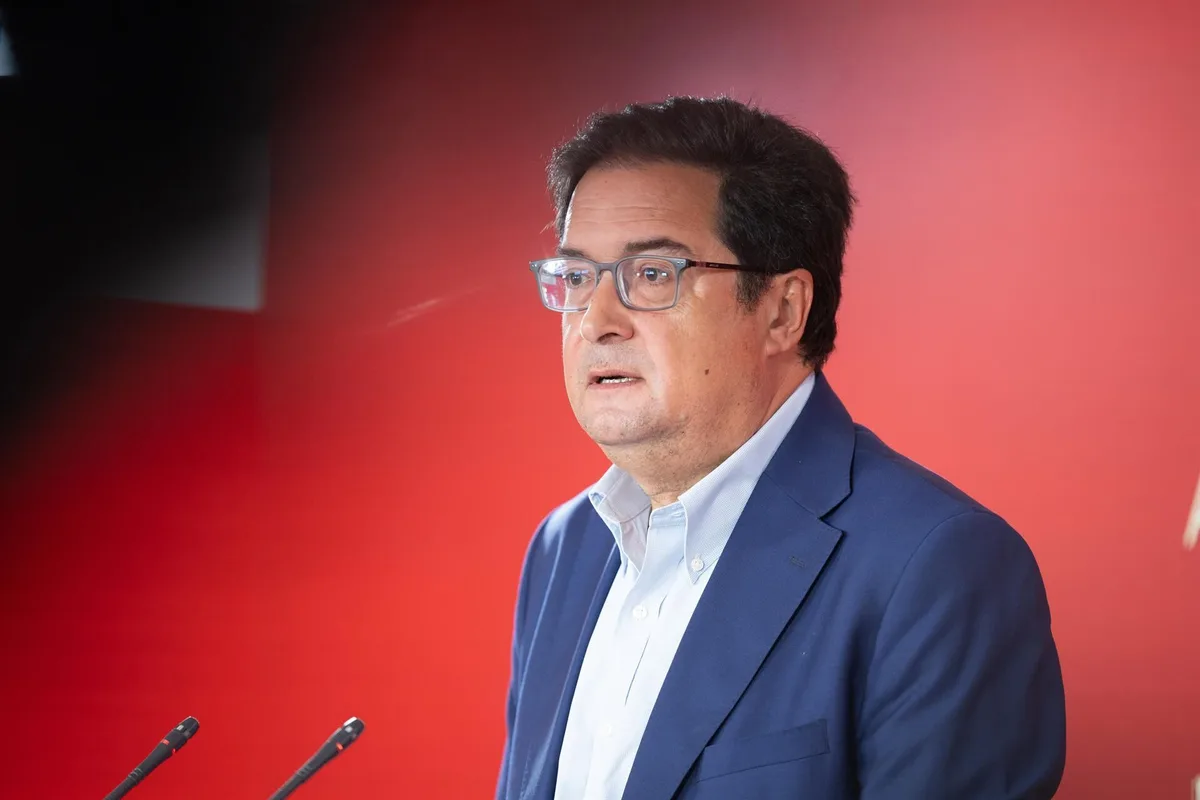 López aboga por una IA regulada y "al servicio del ser humano"