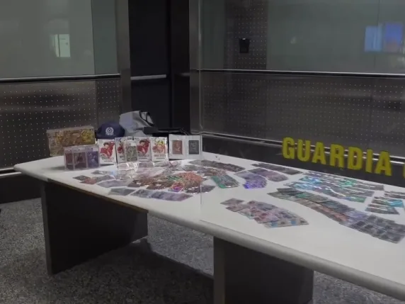 Interceptan a un viajero en Malpensa con 600 cartas Pokémon valoradas en más de 27.000 euros y es multado con 6.900 euros por no declararlas