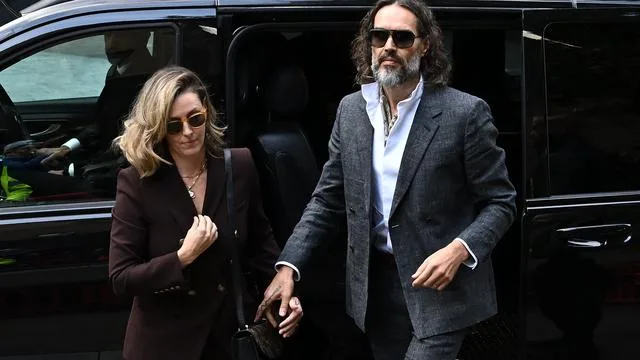 Russell Brand: Prozess um Vergewaltigungsvorwürfe gegen Russell Brand hat begonnen