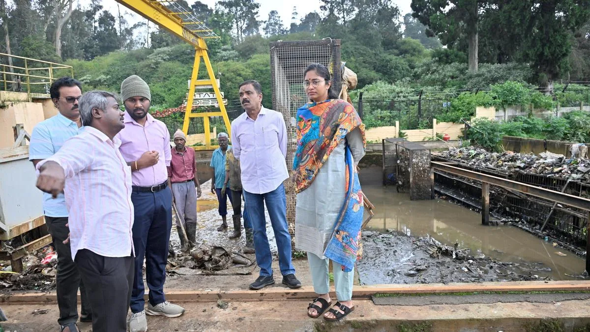 District Collector inspects rain-hit areas in Ooty