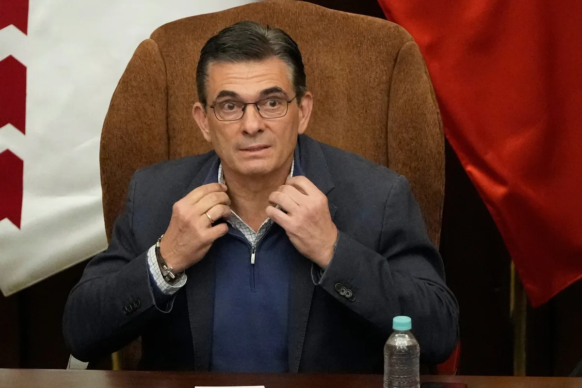 Se abre un nuevo frente para Paz en Bolivia y despide a su ministro de Economía