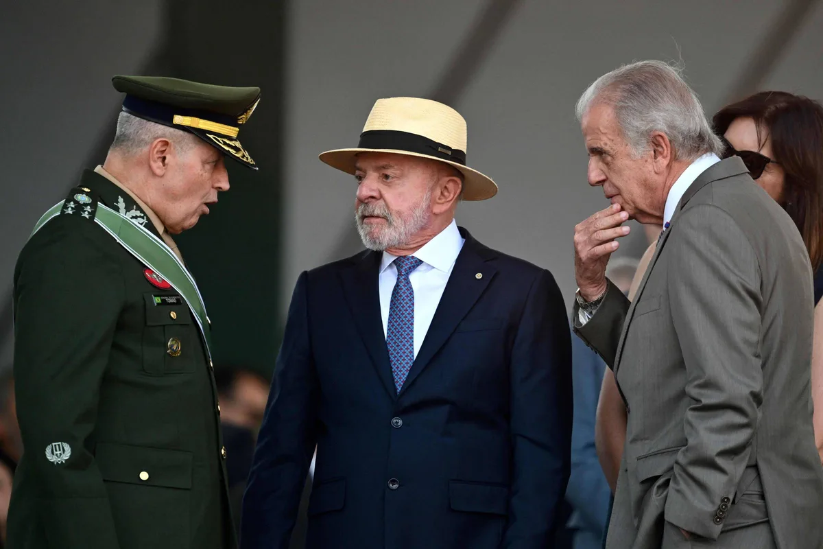 Lula volta a defender investimento em defesa; 'não pode para quando sobrar dinheiro'