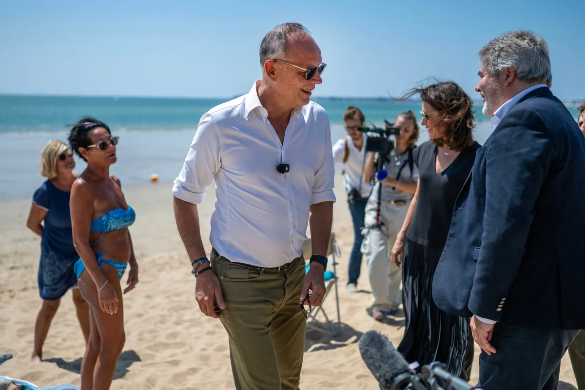Se cacher ou faire campagne ? Les candidats à la présidentielle face au dilemme de l'été