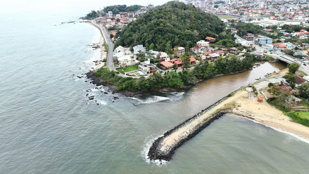 Obra aguardada há anos para salvar acesso de pescadores ao mar ganha licença ambiental e terá molhe de 365 metros no Litoral Norte de SC