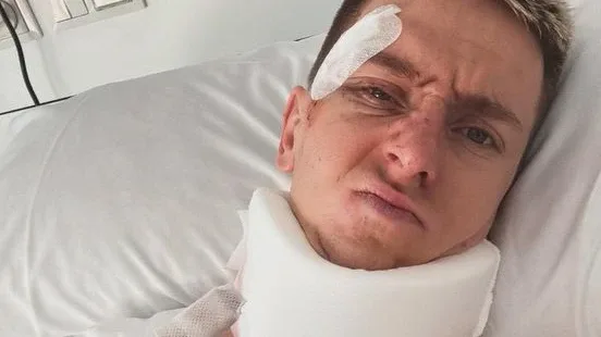 Nach üblem Sturz: Pogačar grüßt zu „Stayin' alive“ vom Krankenbett