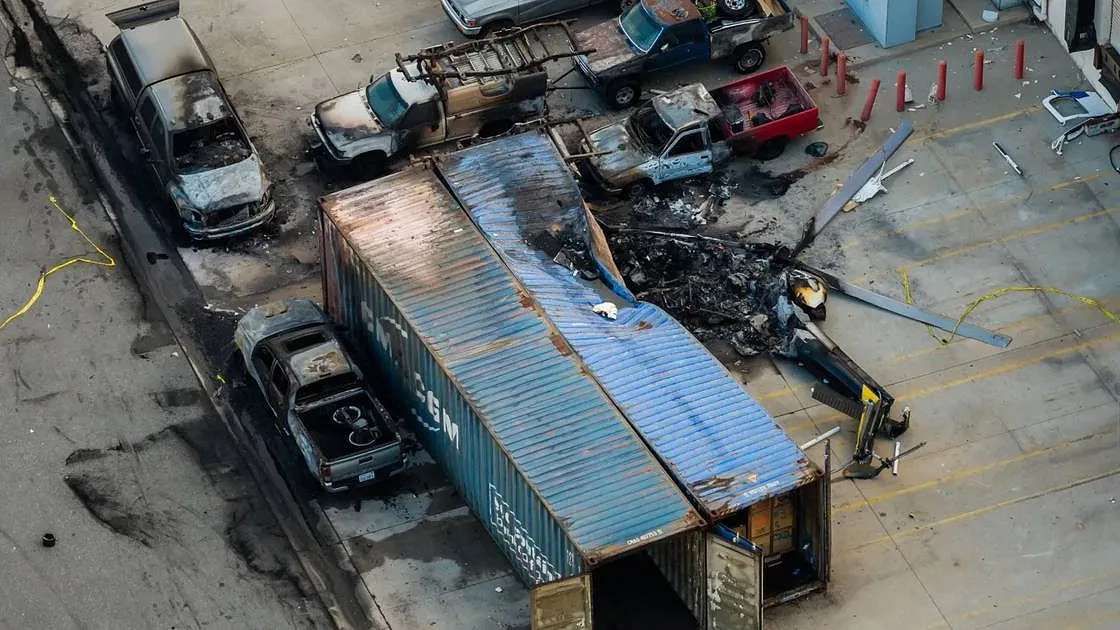 Jornalista e piloto morrem em queda de helicóptero que cobria acidente rodoviário em Los Angeles