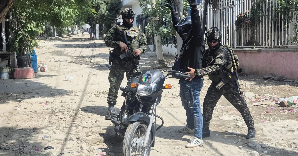 Colombia: Abelardo De la Espriella militariza la turística Santa Marta ante la ola de violencia narco