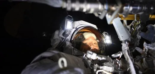 Nasa: Astronautinnen arbeiten außen an der ISS – Probleme mit Handschuhheizung