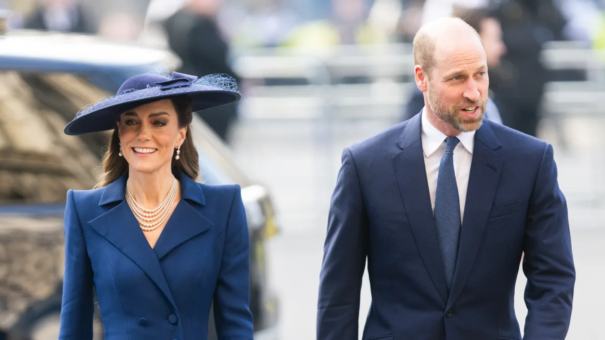 Como assim? Biógrafo revela conexão inusitada entre príncipe William e Kate, e Brad Pitt e Jolie Como assim? Biógrafo revela conexão inusitada entre príncipe William e Kate, e Brad Pitt e Jolie