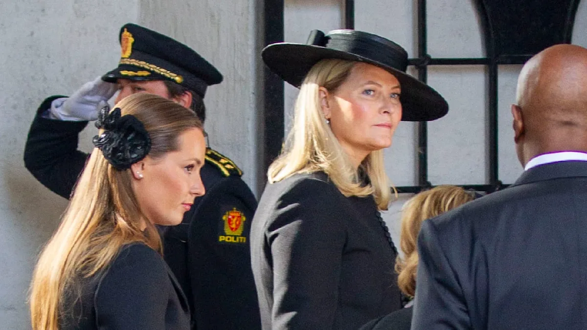 Trauerfeier von Prinzessin Astrid - Mette-Marit kam im Tüllrock