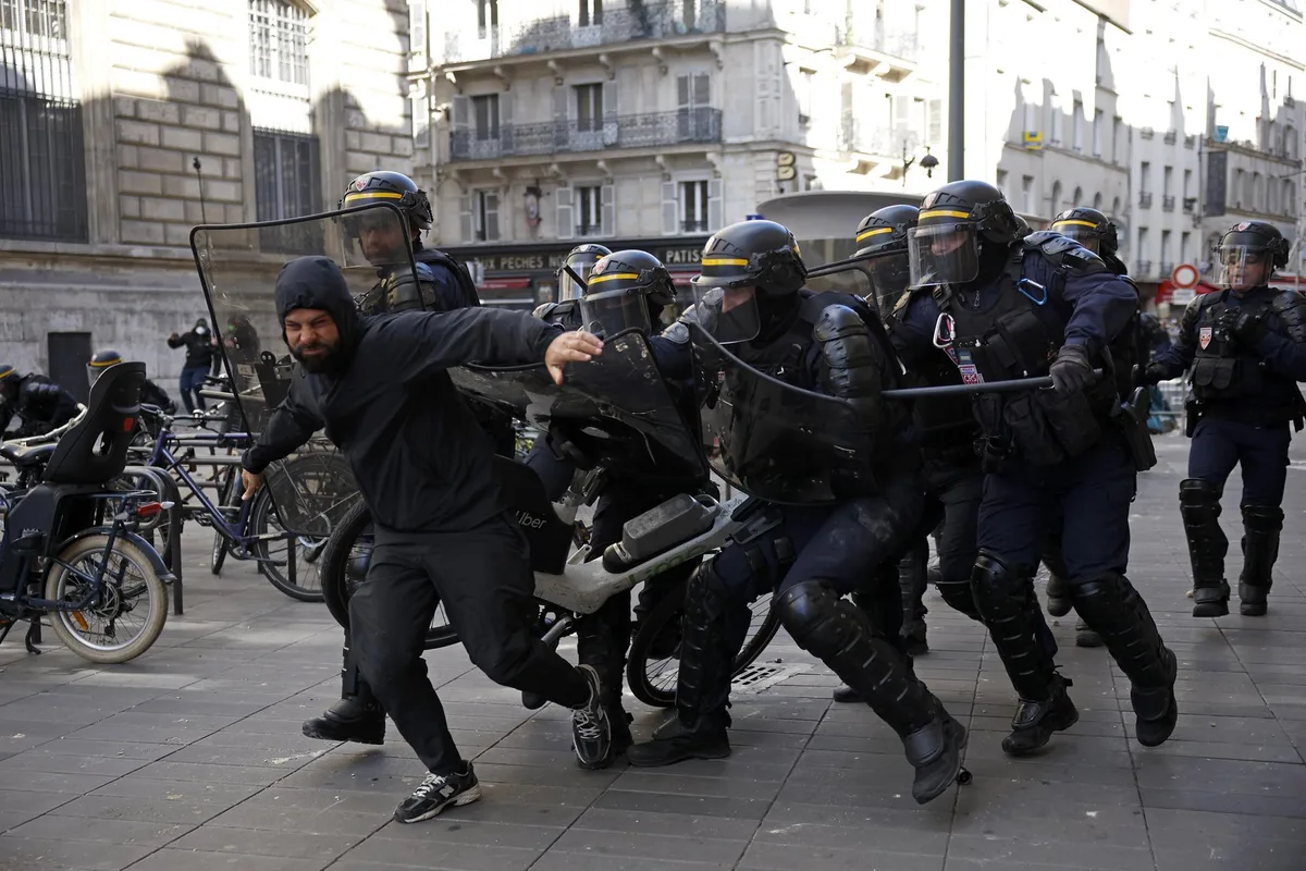 Decenas de detenidos en París y concentraciones por toda Francia en la jornada de protesta