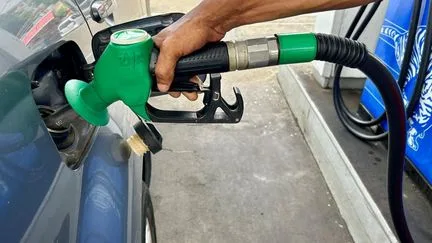 "Un service essentiel comme le bureau de poste" : en Italie, le succès des stations-service municipales qui tirent les prix vers le bas