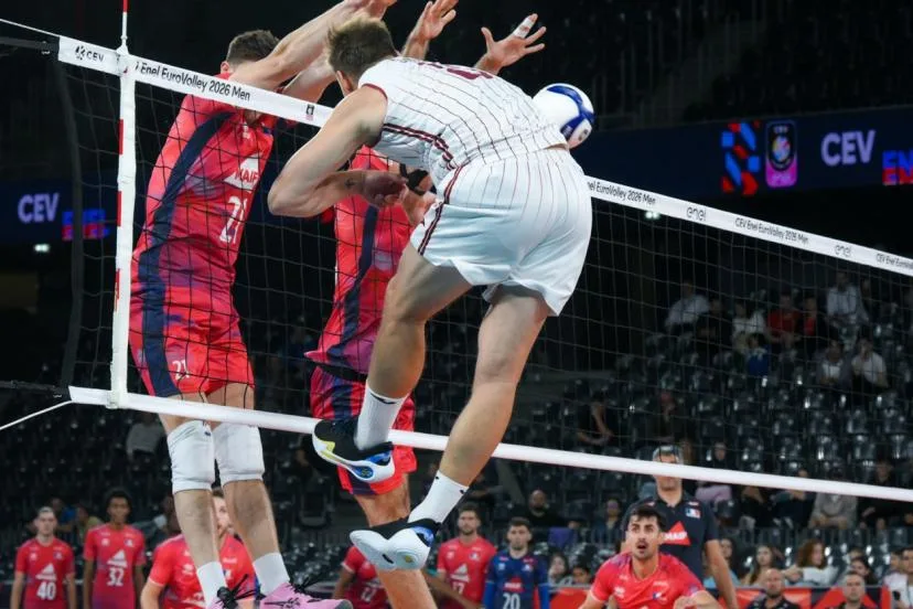 20 contres dont 9 pour Simon Magnin, un record : la block party des Bleus face à la Lettonie