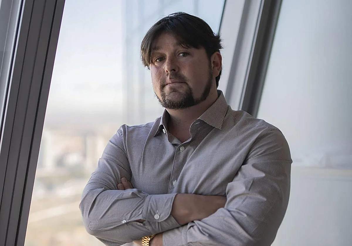 Interpol detiene a Hamlyn, el empresario de los hidrocarburos que buscó trapos sucios de la UCO junto a Leire Díez