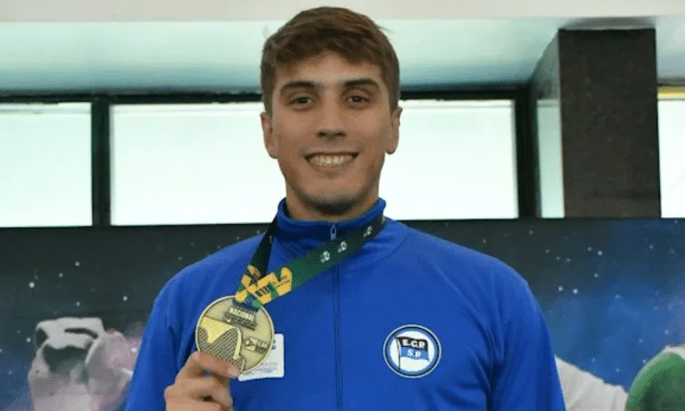 Jovane Guissone chega perto de medalha em Copa do Mundo de Paraesgrima