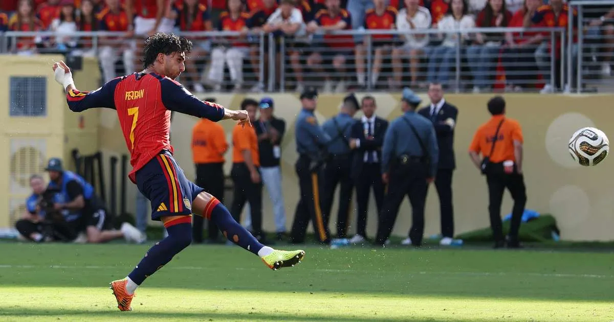 PSG acerta com Barcelona a contratação do herói do título mundial da Espanha