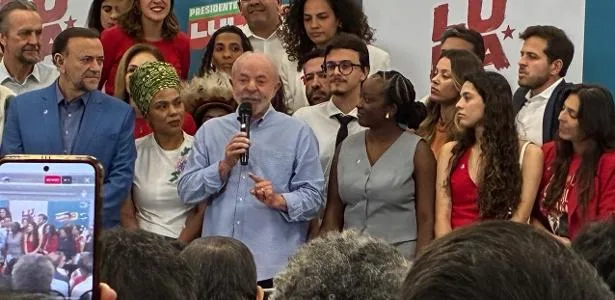 'Seus Zé Ruela e oreiudo': Craque Neto baixa em Lula em bronca com campanha