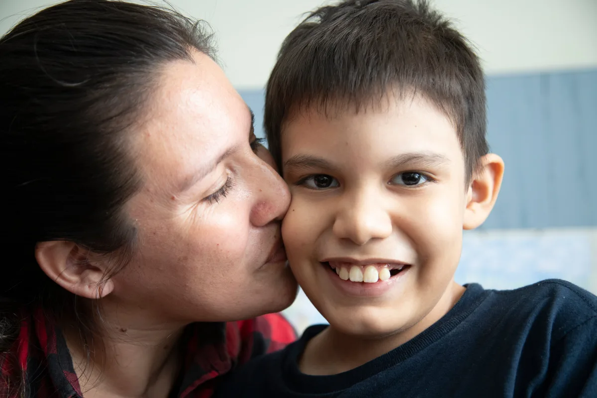 Médicos de EsSalud reconstruyen el esófago de un niño que vuelve a comer después de ocho años