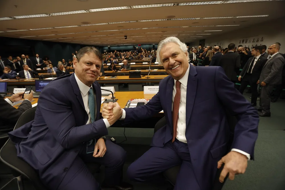 ‘Carcísio’: Flávio não vê ameaça em tentativa de voto casado entre Tarcísio e Caiado