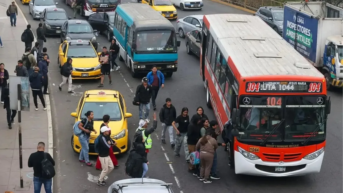 Se cancela paro de transportistas del martes 25 de agosto: gremios conformes con acciones propuestas por el gobierno