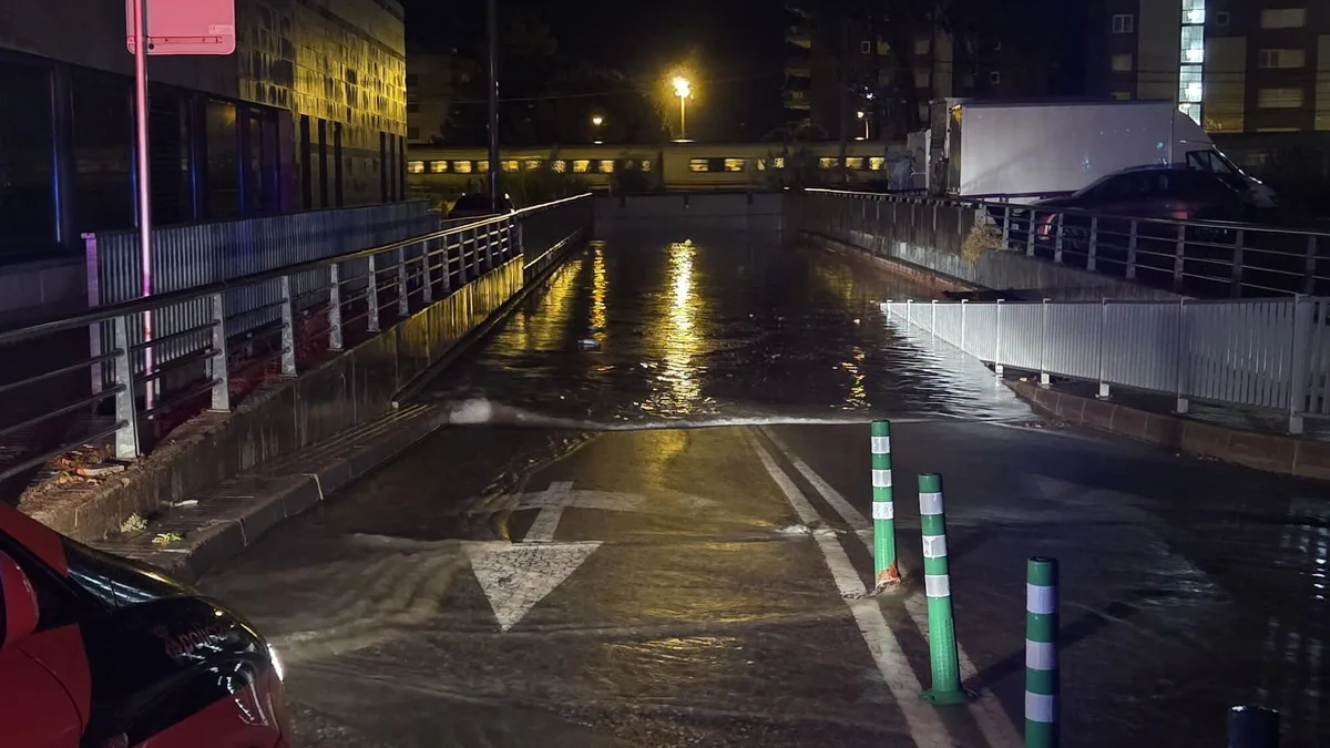 Las lluvias torrenciales provocan inundaciones en bajos y calles en Torredembarra y El Vendrell