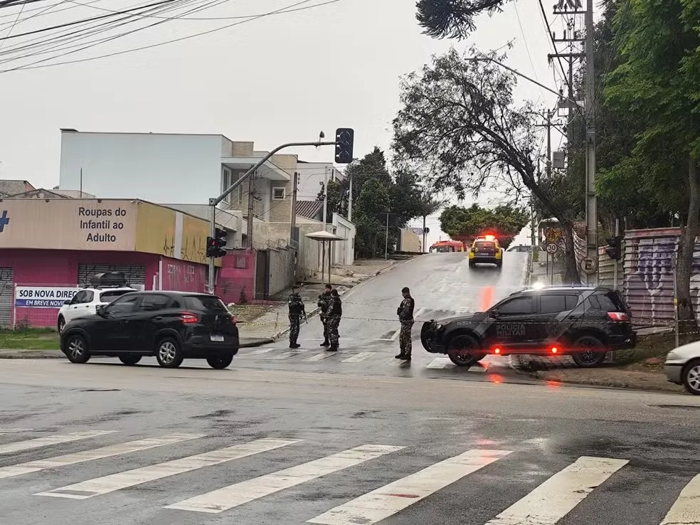Homem invade creche, faz 13 crianças reféns e ameaça colocar fogo na unidade