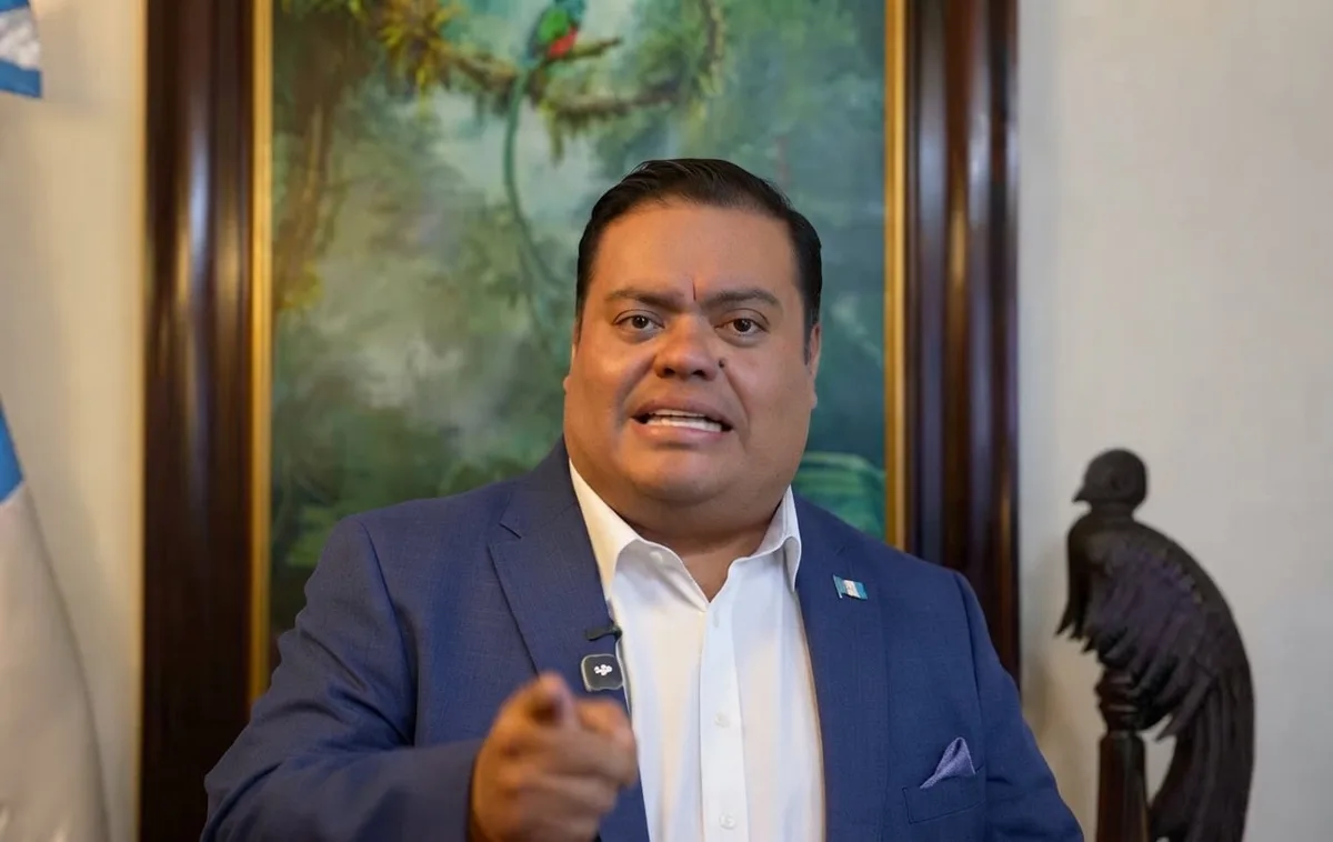 Diputado de oposición acusa al Presidente Bernardo Arévalo y denuncia amenazas: el pulso por el tope a combustibles, la cadena nacional y la crisis en Guatemala