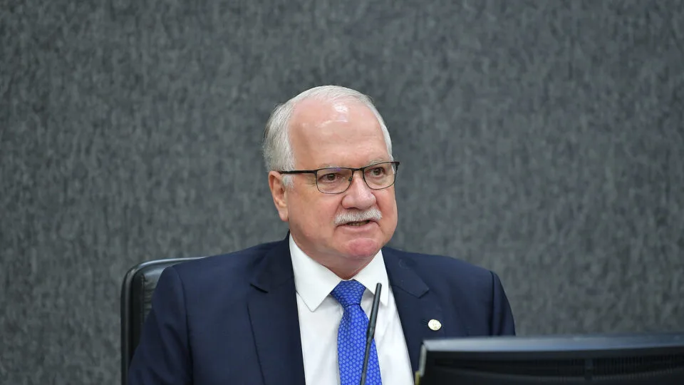 Fachin quer propor lei federal para restringir remuneração de juízes