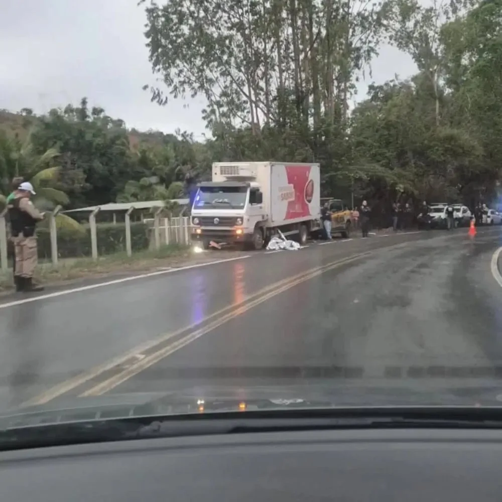 Guarda Municipal de Ubá morre em acidente entre moto e caminhão na MG-124