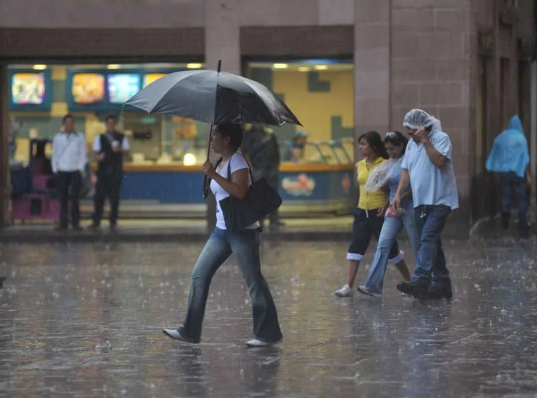 Lluvias de intensidad variable este sábado en varias regiones del país
