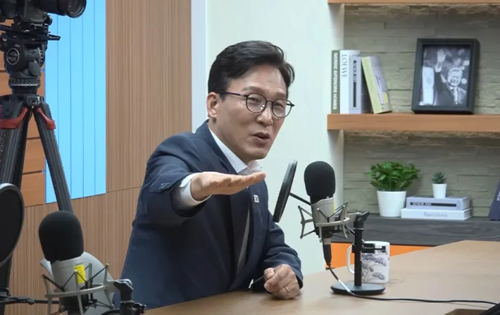 민주당 'TV' 켰다…김민석 '기조 방송'으로 당 전면에